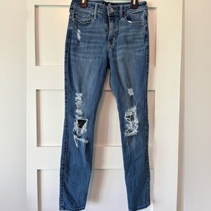 Hollister high rise destructed skinny jeans size 3
